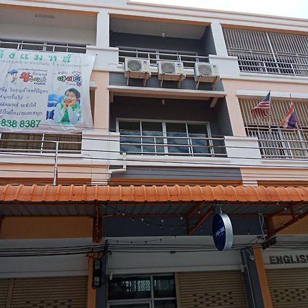Fun Dee Hostel Ayutthaya Екстер'єр фото